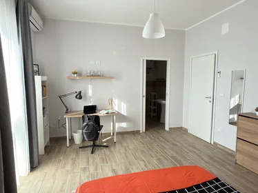 Quarto privado em Via Tirino 67, imagem 4 de 11