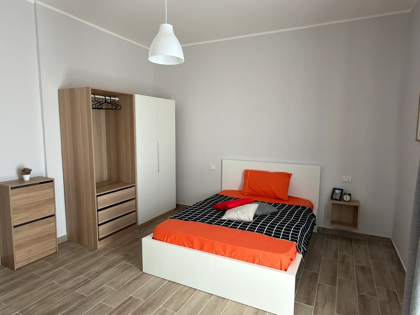 Quarto para alugar em apartamento de estudantes em , totalmente mobilado