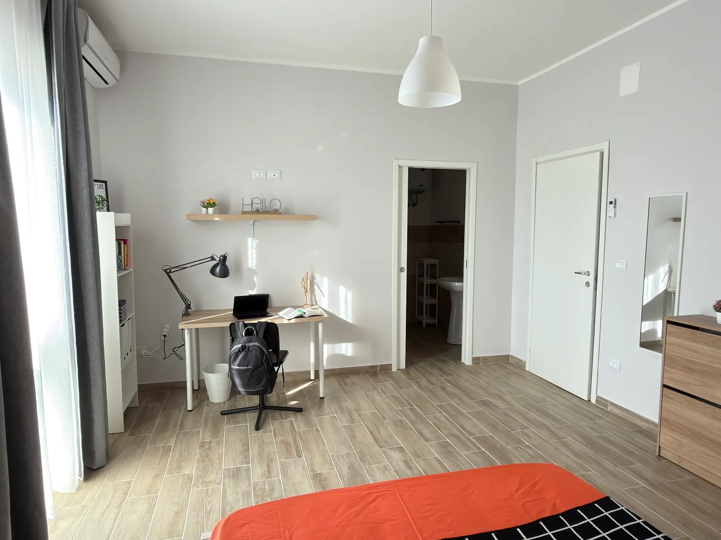 Quarto para alugar em apartamento de estudantes em , totalmente mobilado