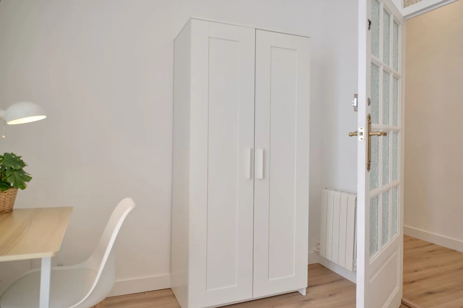 Quarto de estudante económico com localização conveniente em 