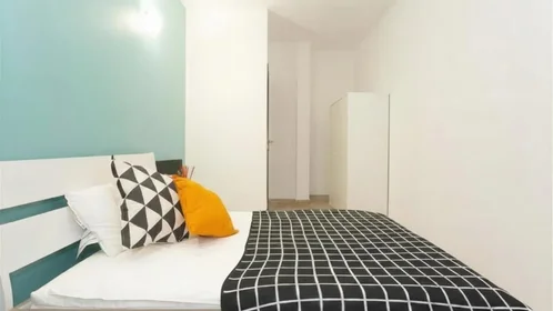 Chambre privée à Via Fanfulla Da Lodi 9, image 2 de 14