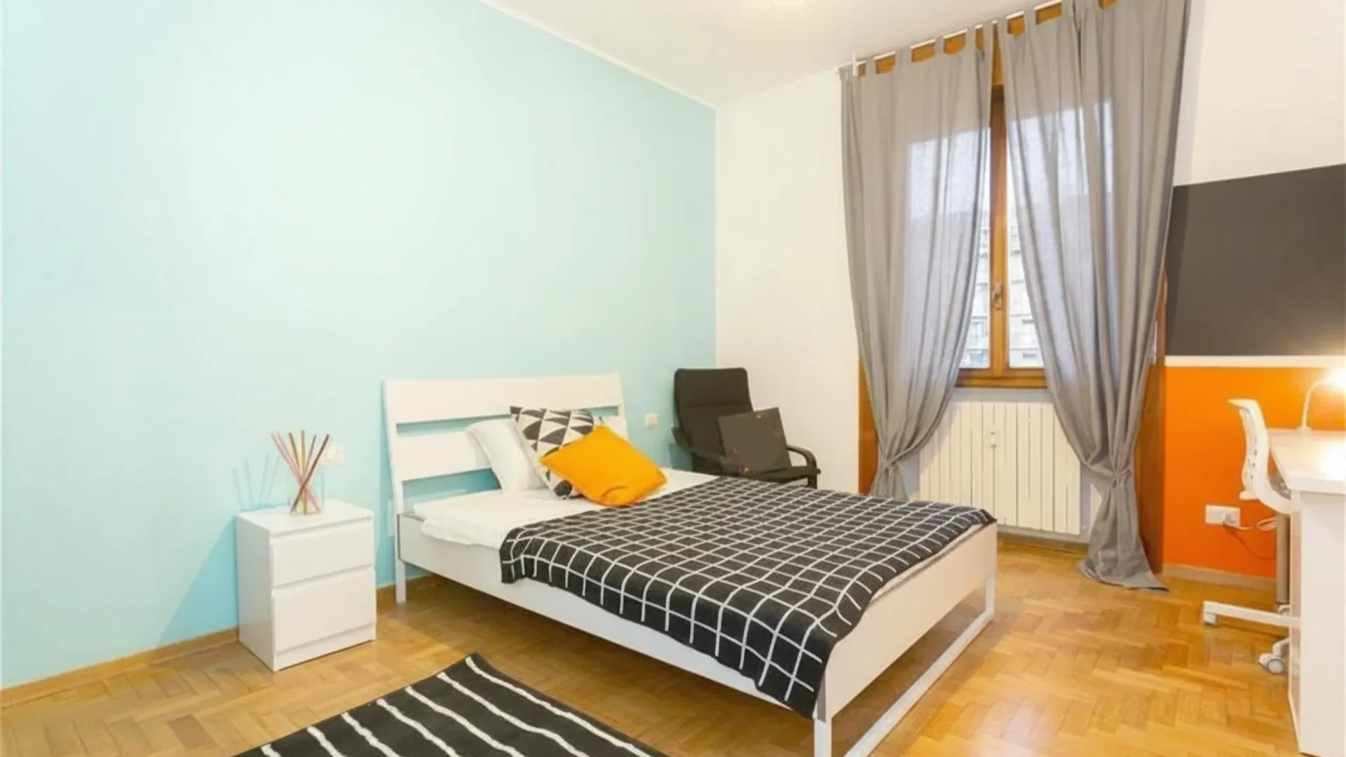 Chambre abordable pour les étudiants avec un bon éclairage dans 