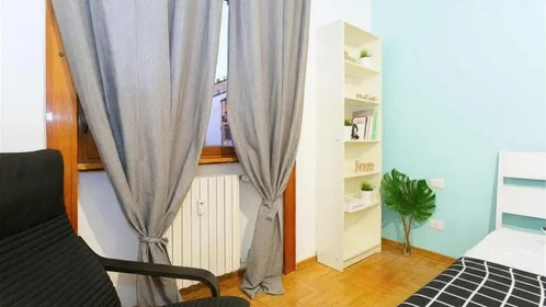 Chambre privée à Via Fanfulla Da Lodi 9, image 3 de 15