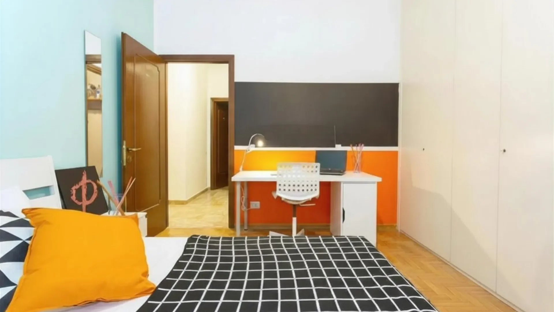 Chambre confortable pour étudiants disponible dans 