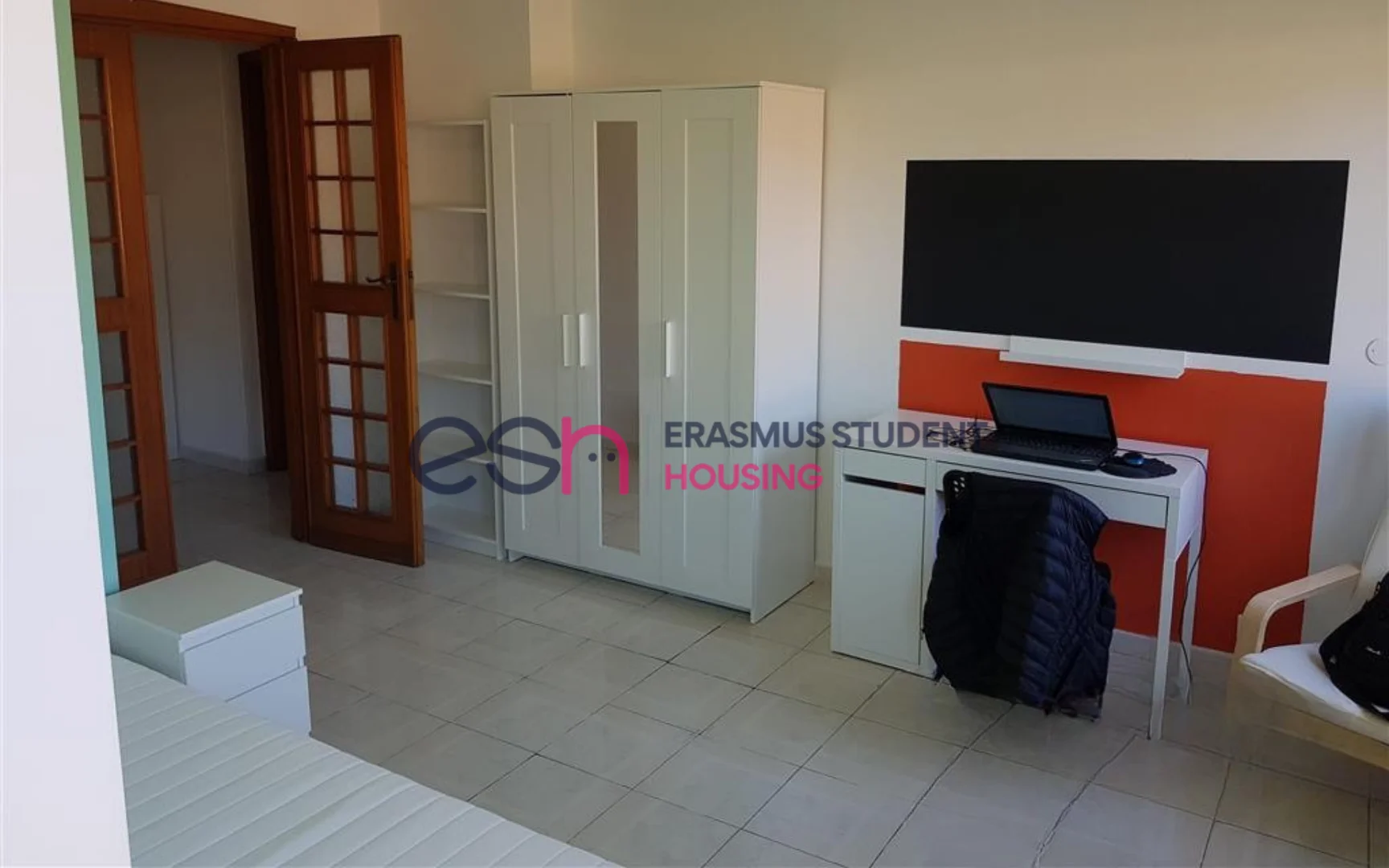 Funktionelles Studentenzimmer perfekt zum Studieren in 