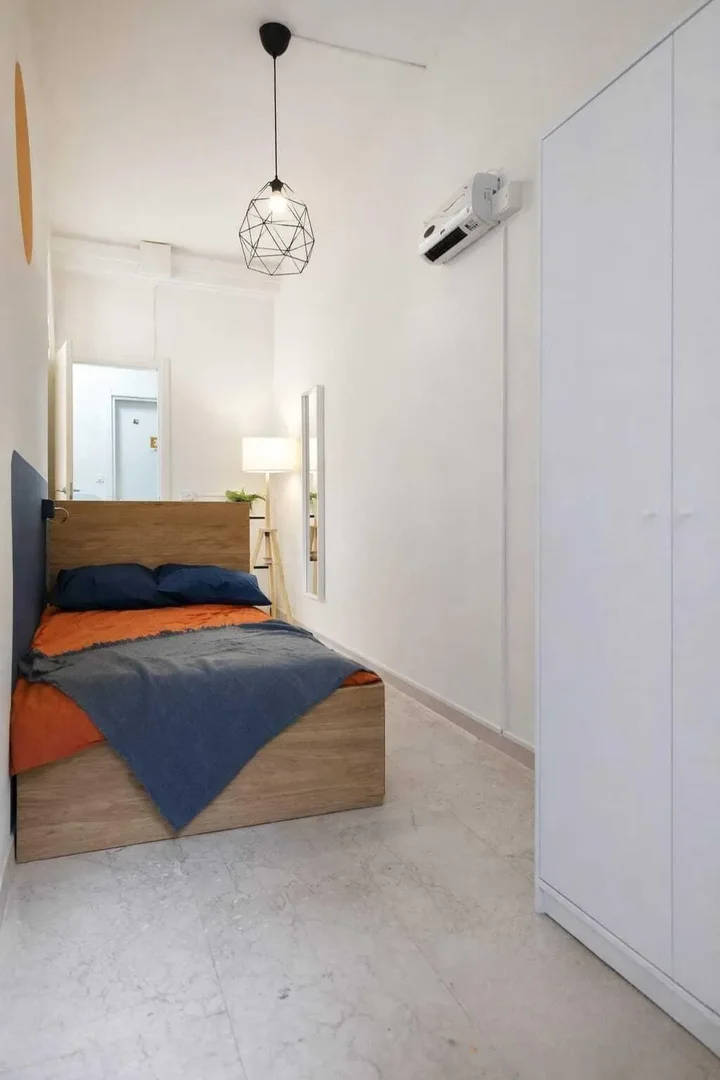 Zimmer in Studentenwohnung in  zu vermieten, voll möbliert