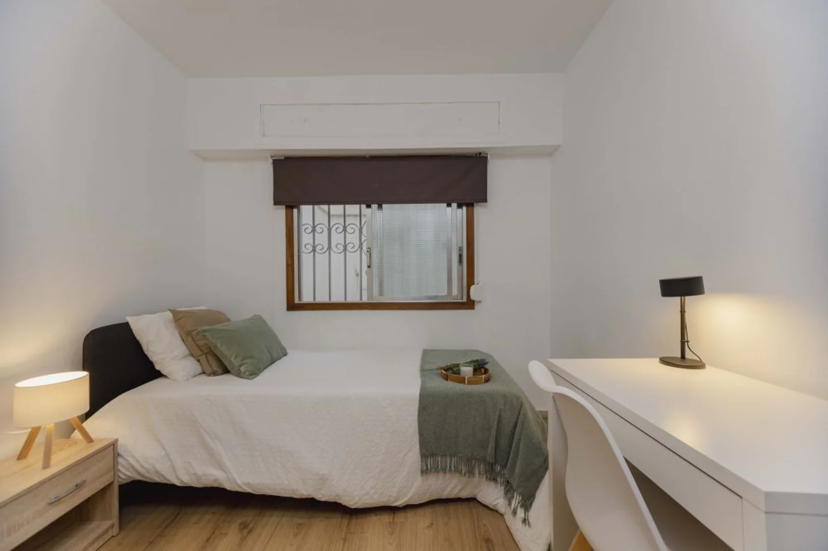 Chambre confortable pour étudiants disponible dans 