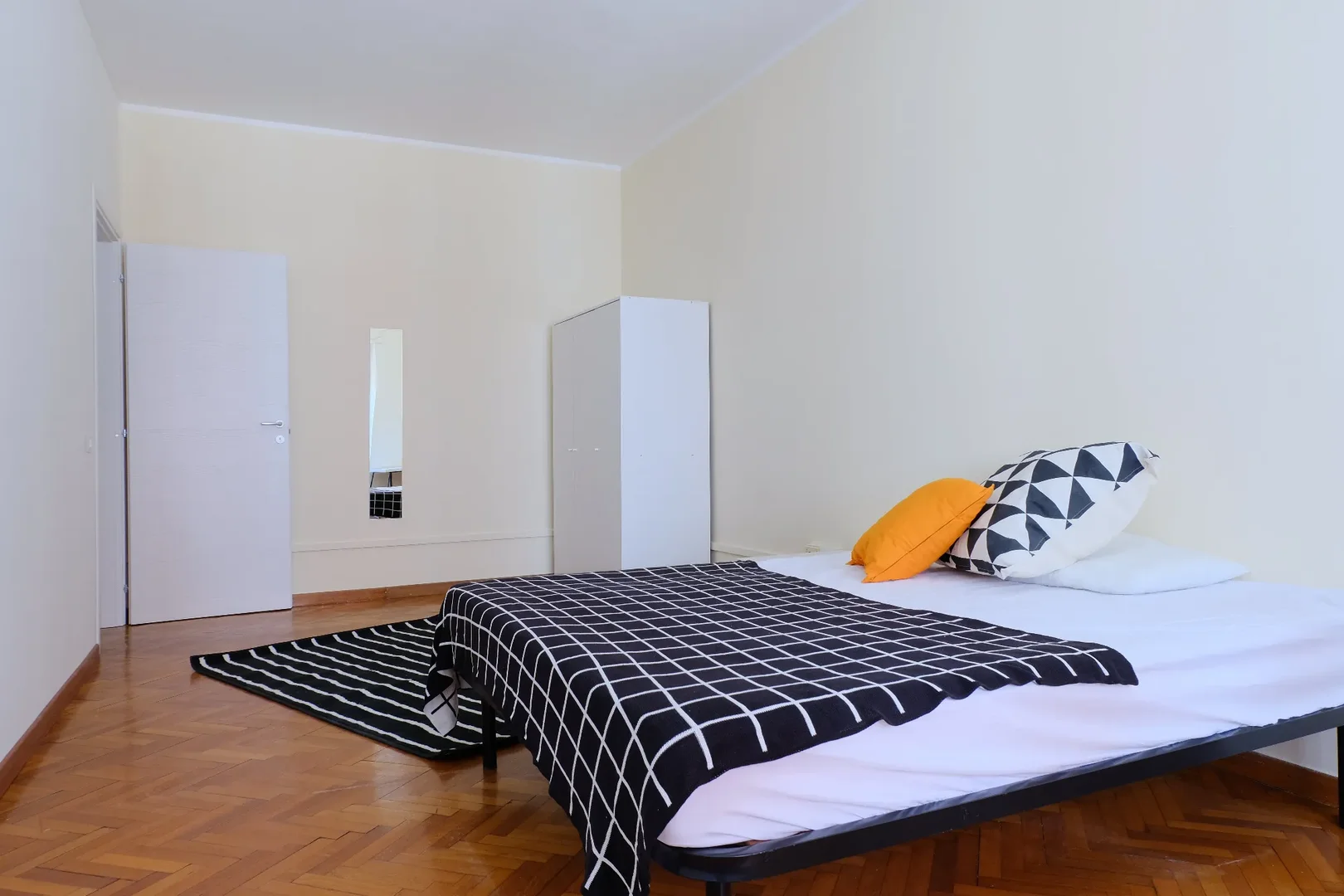 Zimmer in Studentenwohnung in zu vermieten, voll möbliert