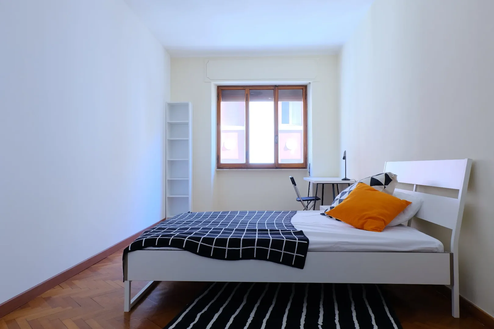 Funktionelles Studentenzimmer perfekt zum Studieren in 