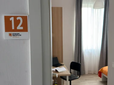 Stanza privata in Via Tirino 67, immagine 1 di 13