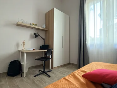 Stanza privata in Via Tirino 67, immagine 5 di 13