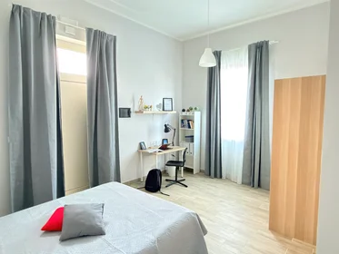 Chambre privée à Via Tirino 67, image 5 de 13