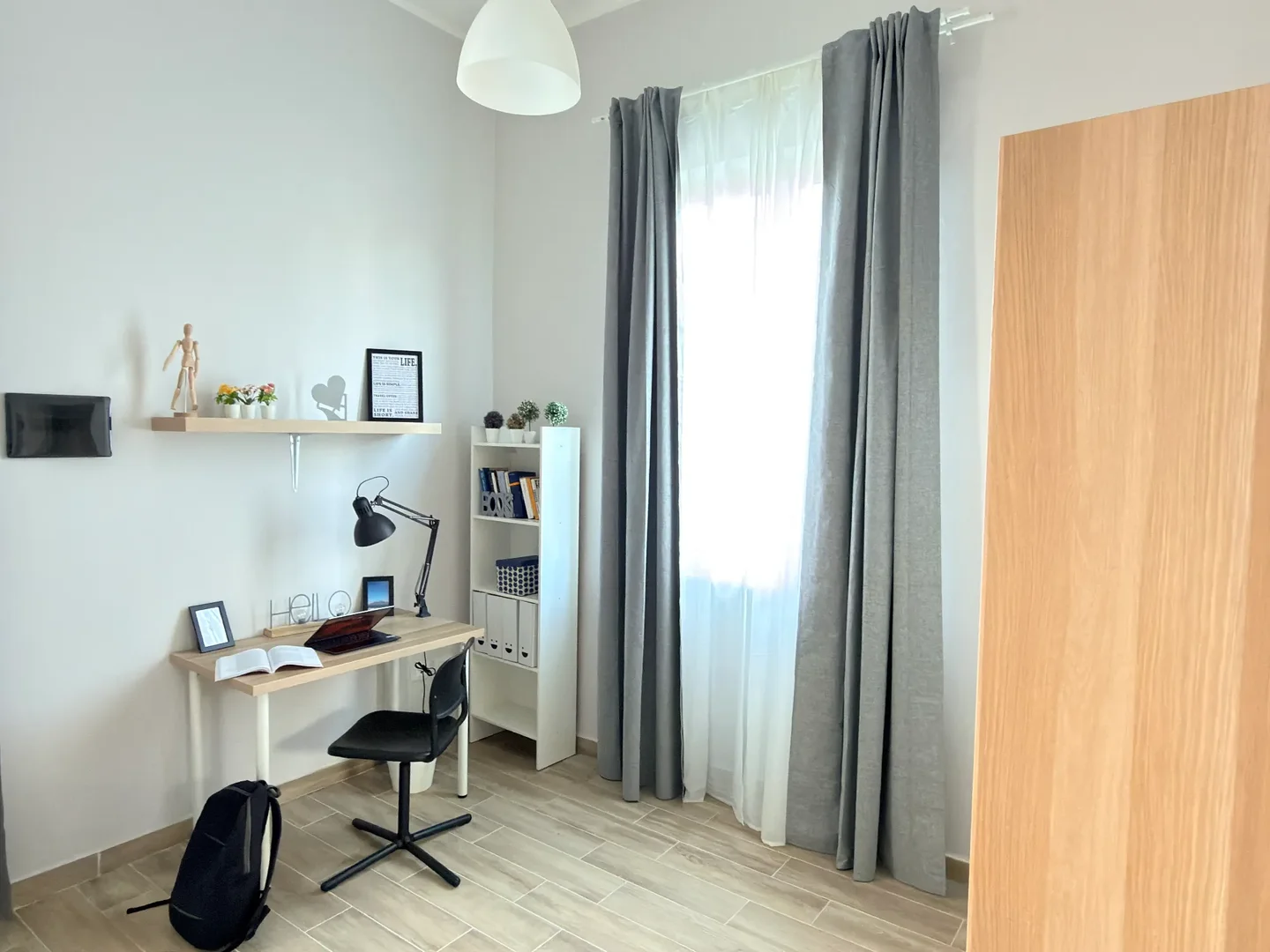 Chambre d'étudiant économique avec emplacement pratique dans 