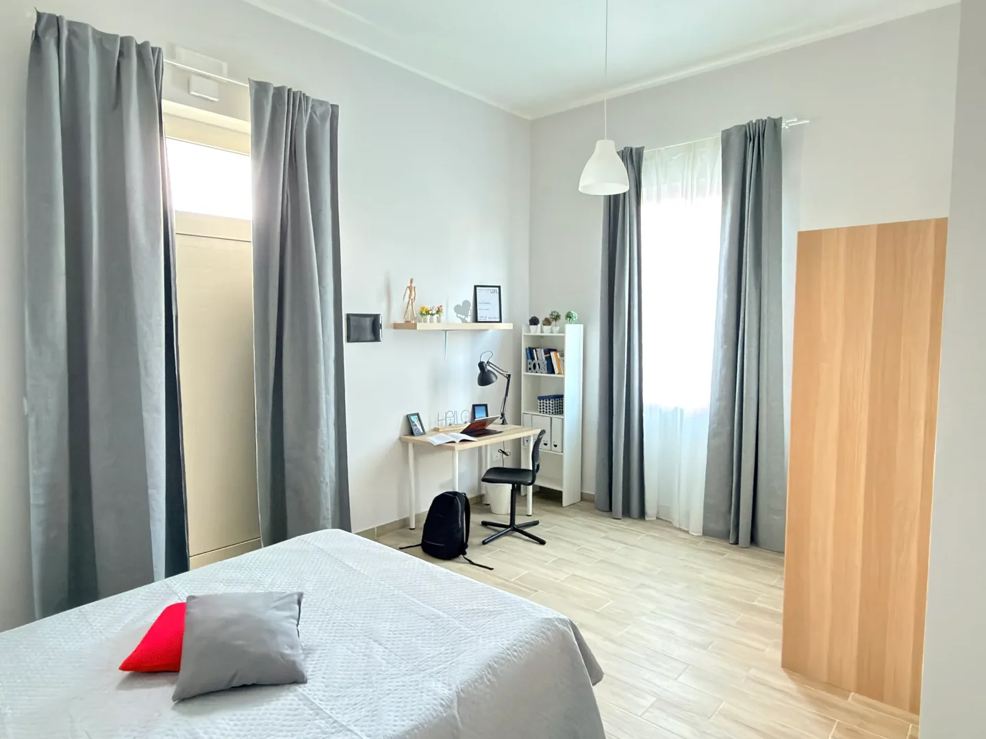 Chambre d'étudiant lumineuse et aérée avec accès facile à l'université dans 
