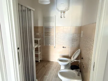Chambre privée à Via Tirino 67, image 11 de 12