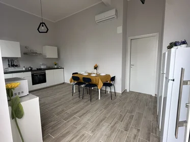 Chambre privée à Via Tirino 67, image 6 de 12