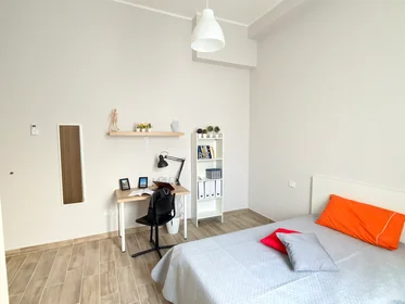 Chambre privée à Via Tirino 67, image 3 de 13