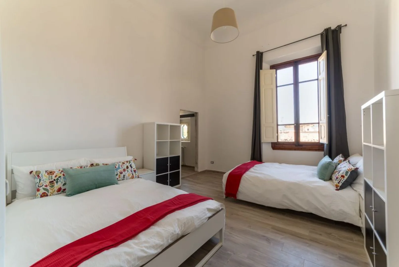 Student-friendly room in with modern amenities