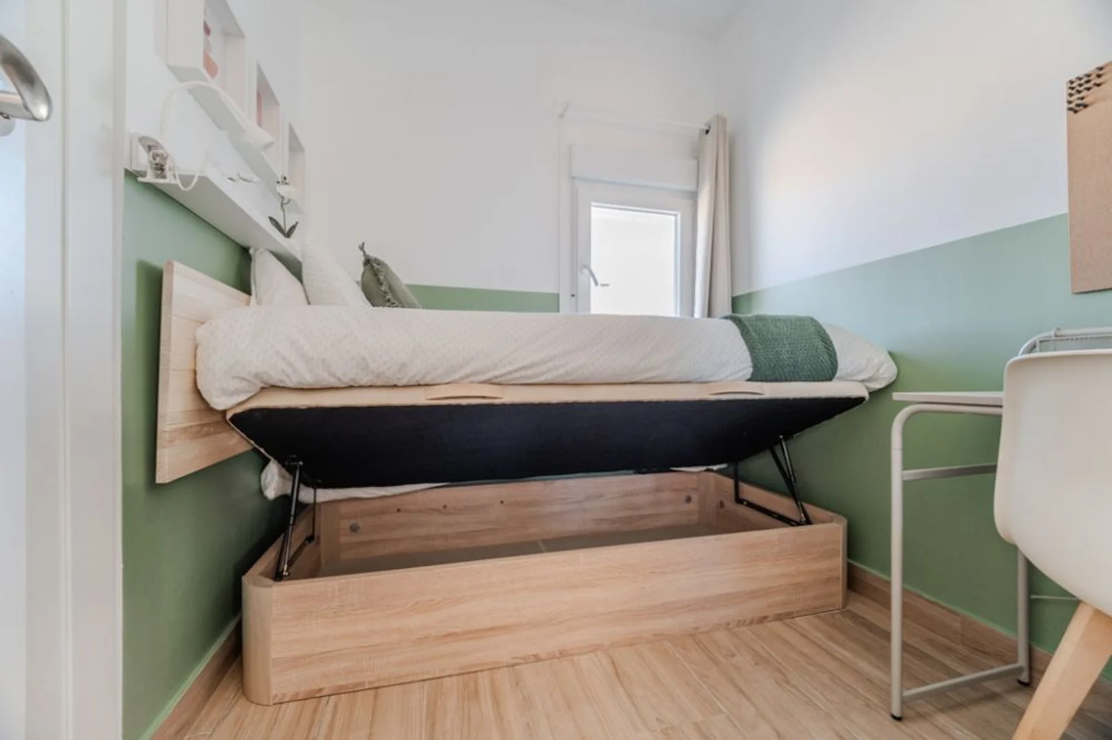 Habitación estudiantil amplia y cómoda en 
