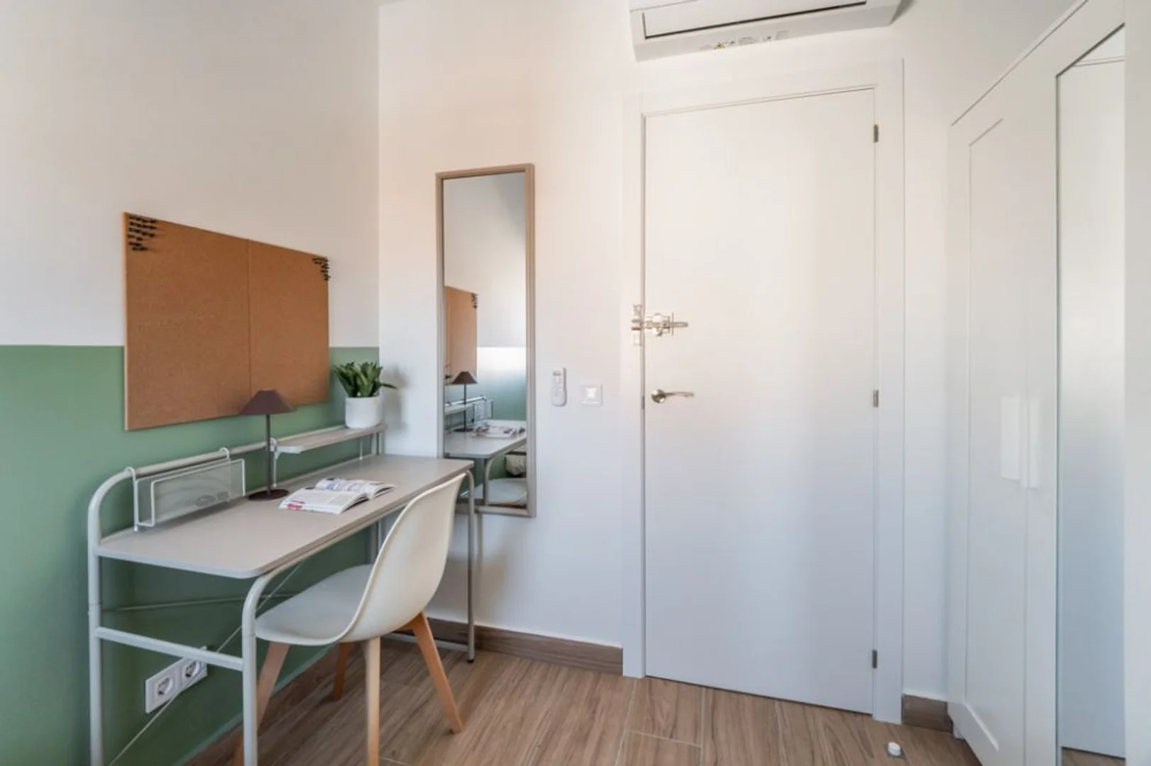 Habitación para estudiantes en  con modernas comodidades