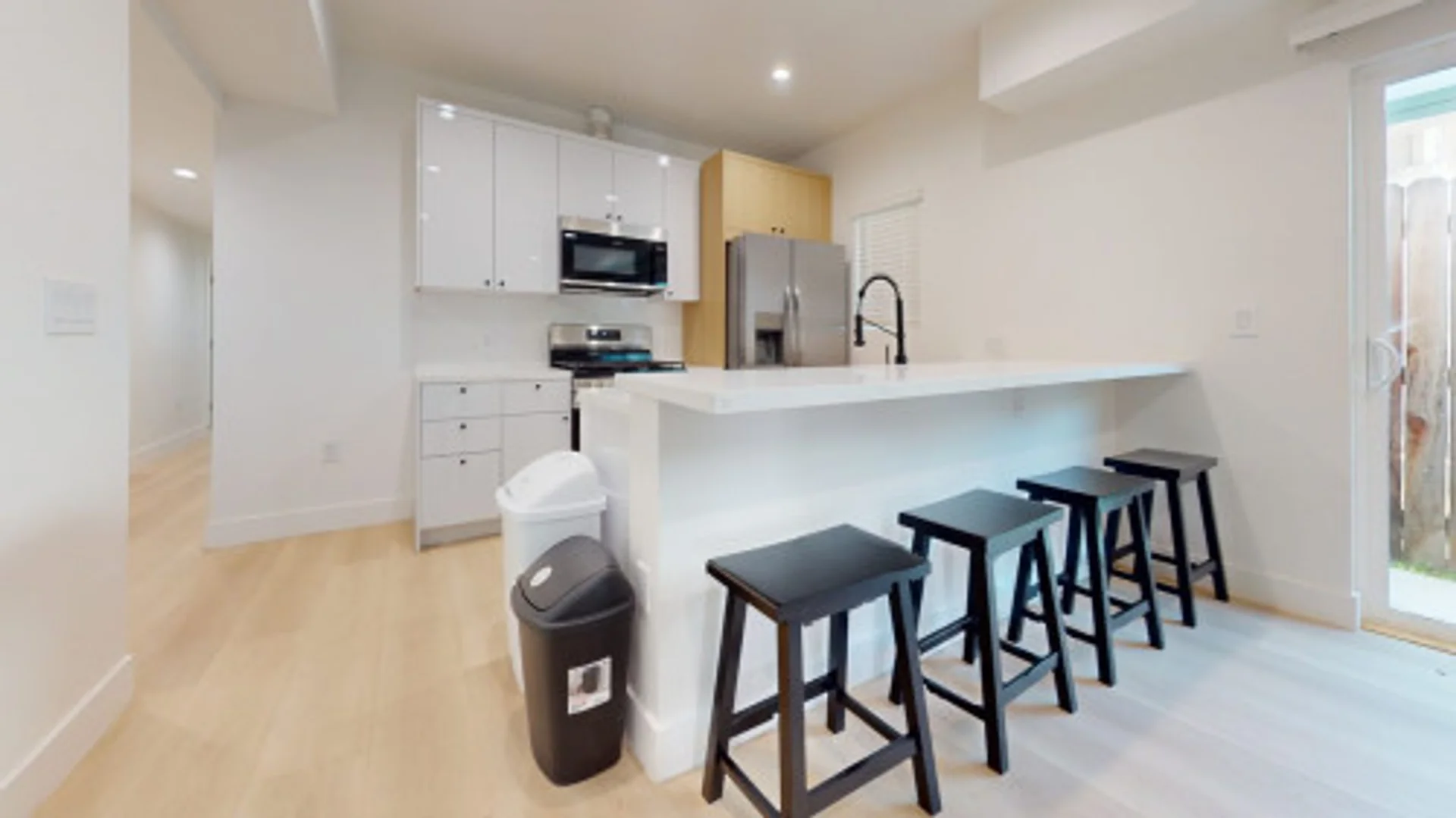 Chambre d'étudiant à  avec espace d'étude et installations communes