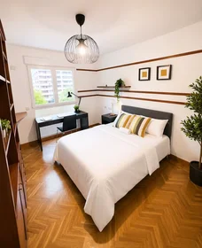 Stanza privata in Calle Fuente del Hierro, Iturrama, immagine 1 di 10