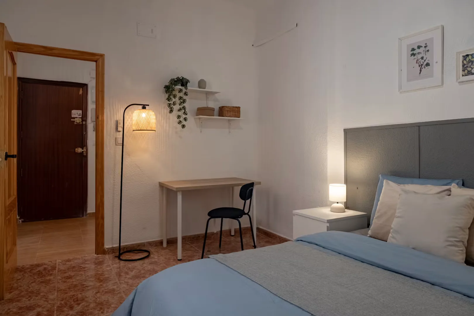 'de öğrenci dairesinde, tamamen mobilyalı kiralık oda