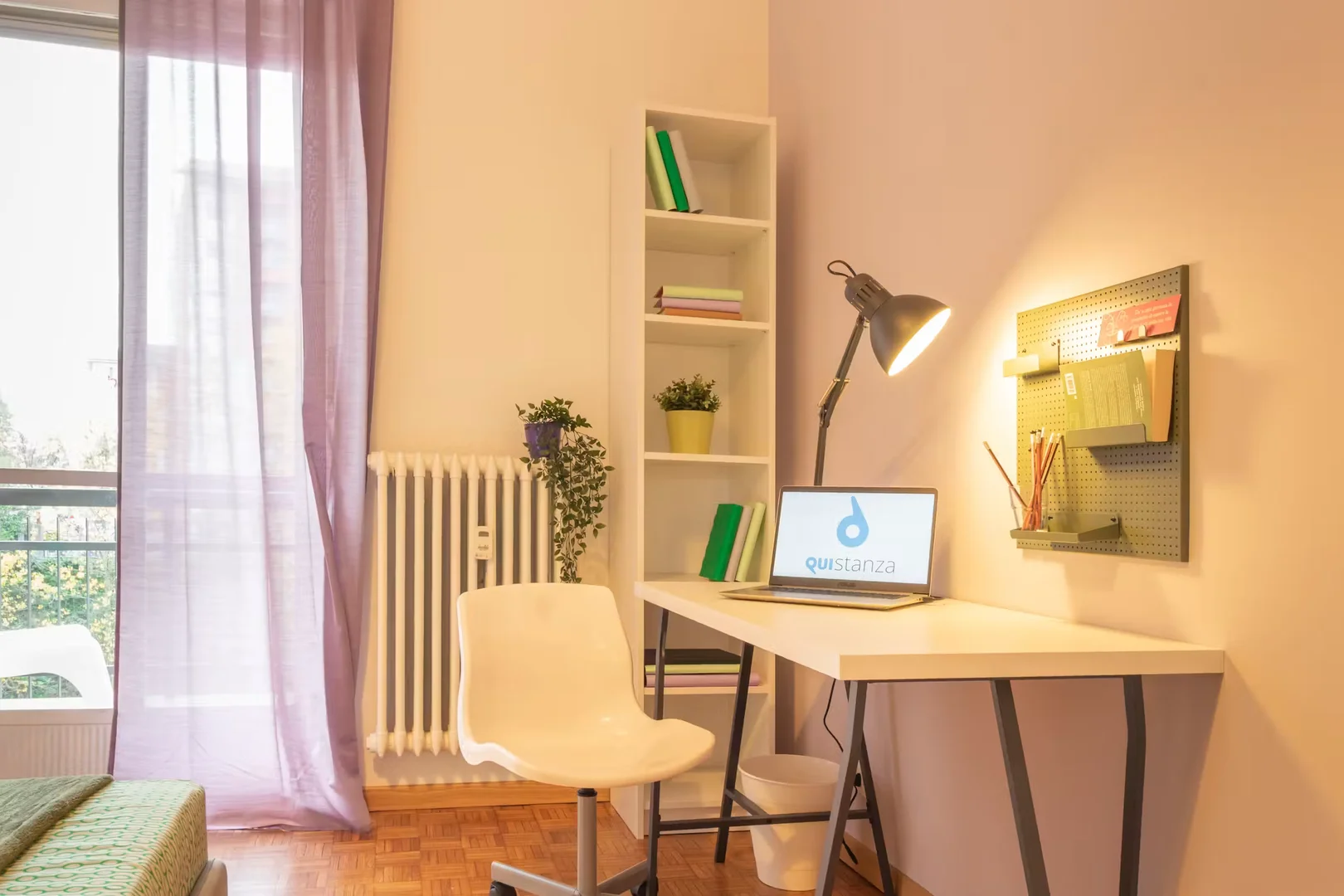 Helles und luftiges Studentenzimmer mit einfachem Zugang zur Universität in 