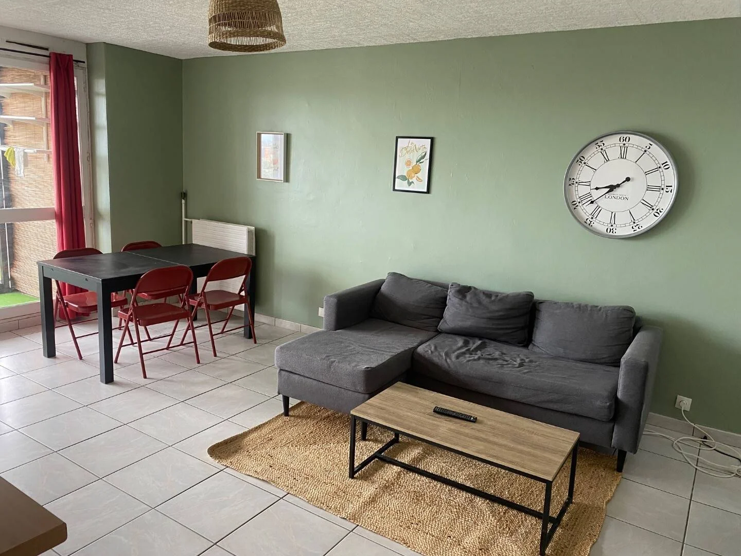 Quarto de estudante económico com localização conveniente em 