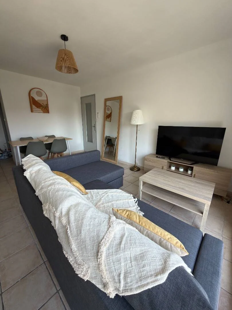 Student-friendly room in  with modern amenities