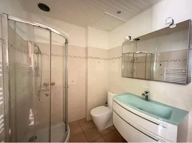Quarto para alugar num apartamento partilhado em {area}