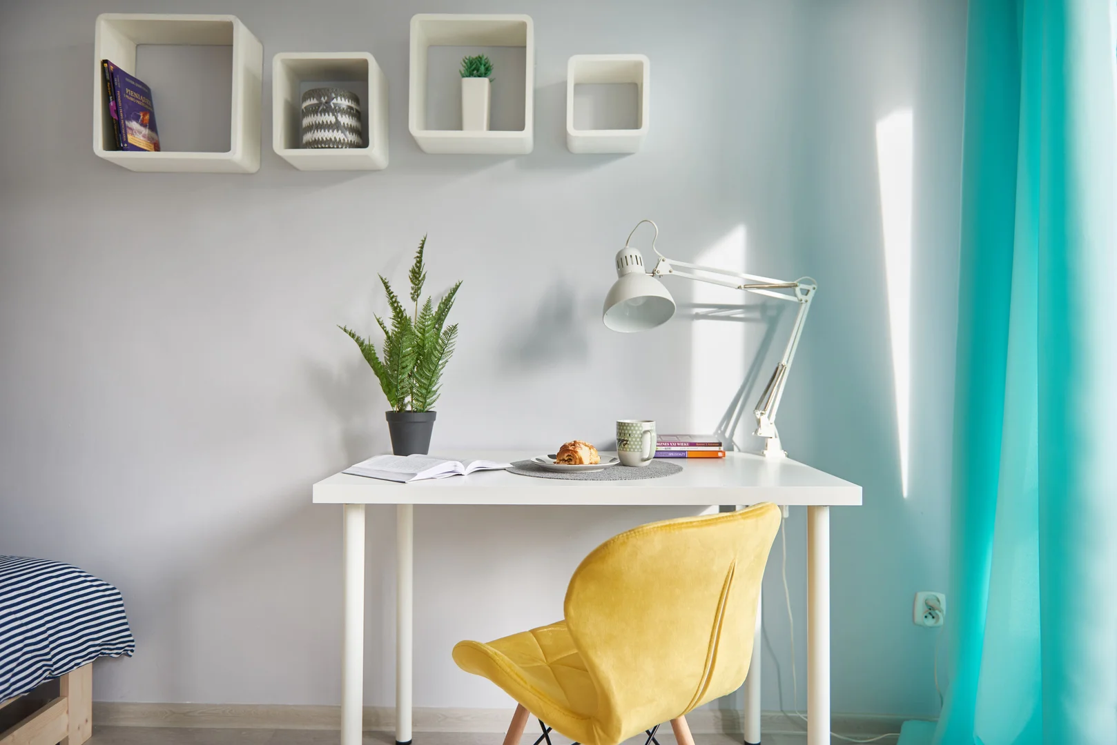 Comfortable and spacious student room in 
