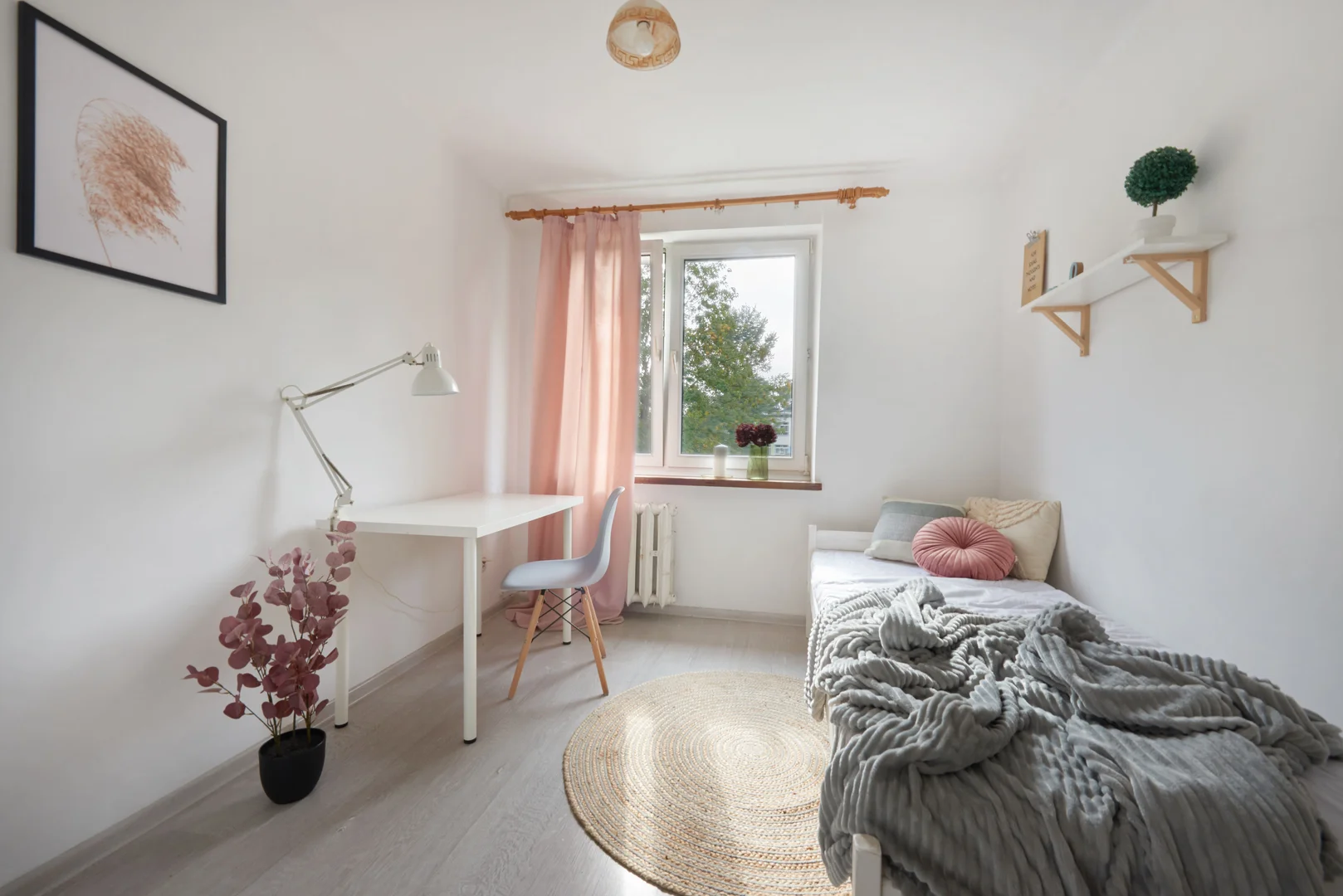 Student-friendly room in  with modern amenities