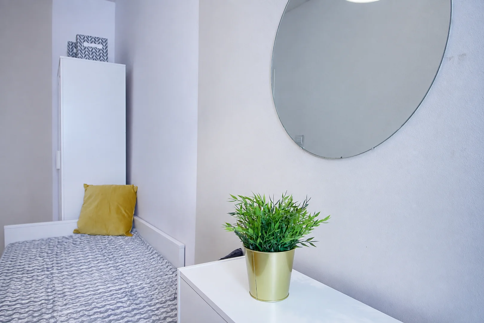 Habitación para estudiantes en  con área de estudio y facilidades compartidas