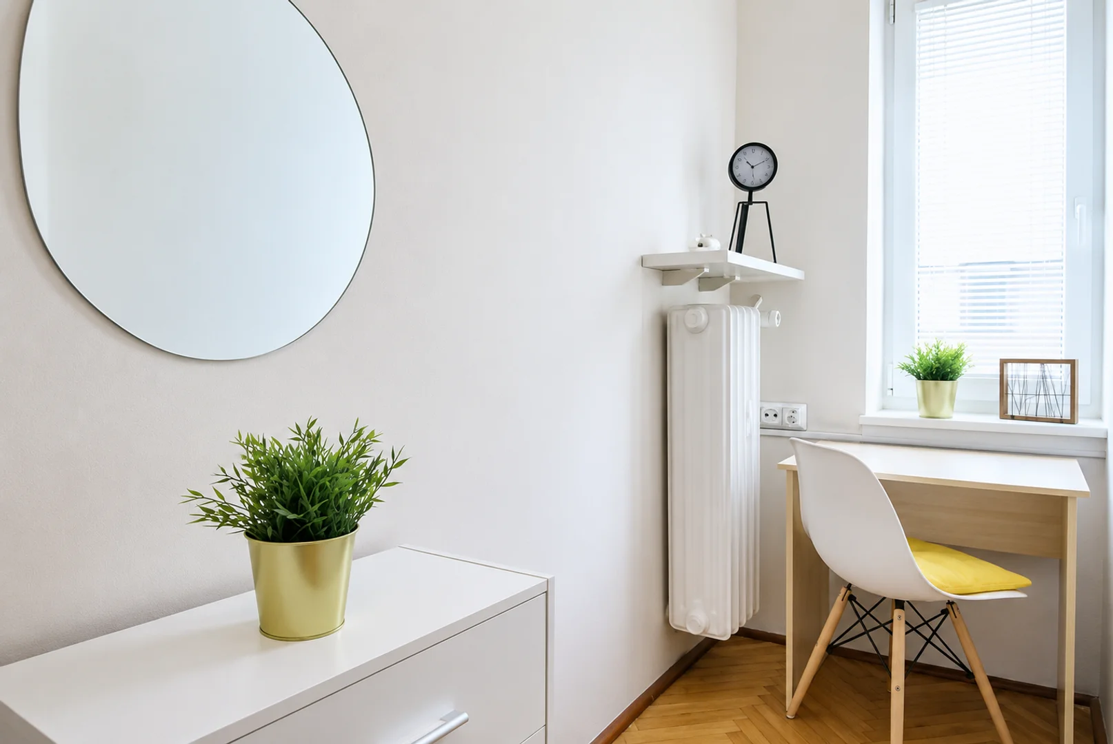 Habitación estudiantil luminosa y aireada con fácil acceso a la universidad en 