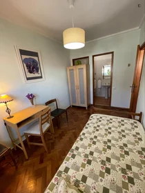 Quarto privado em Rua 9 de Abril, imagem 4 de 7