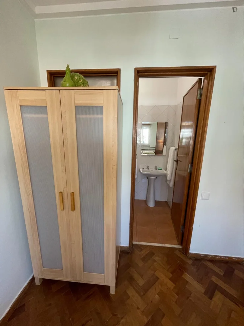 Quarto acolhedor para estudantes disponível em 