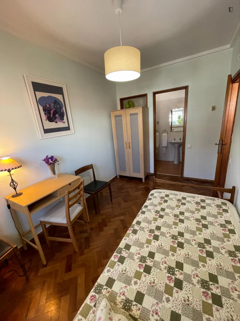 Quarto de estudante funcional perfeito para estudar em 