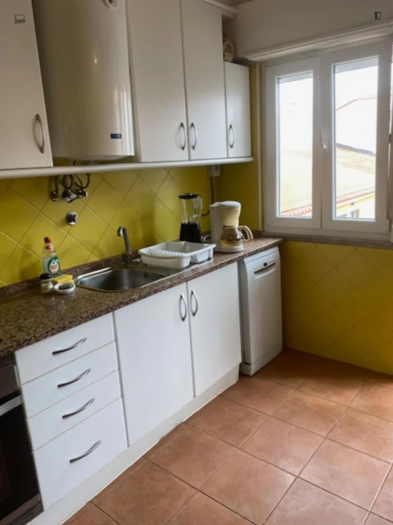Quarto de estudante económico com localização conveniente em 