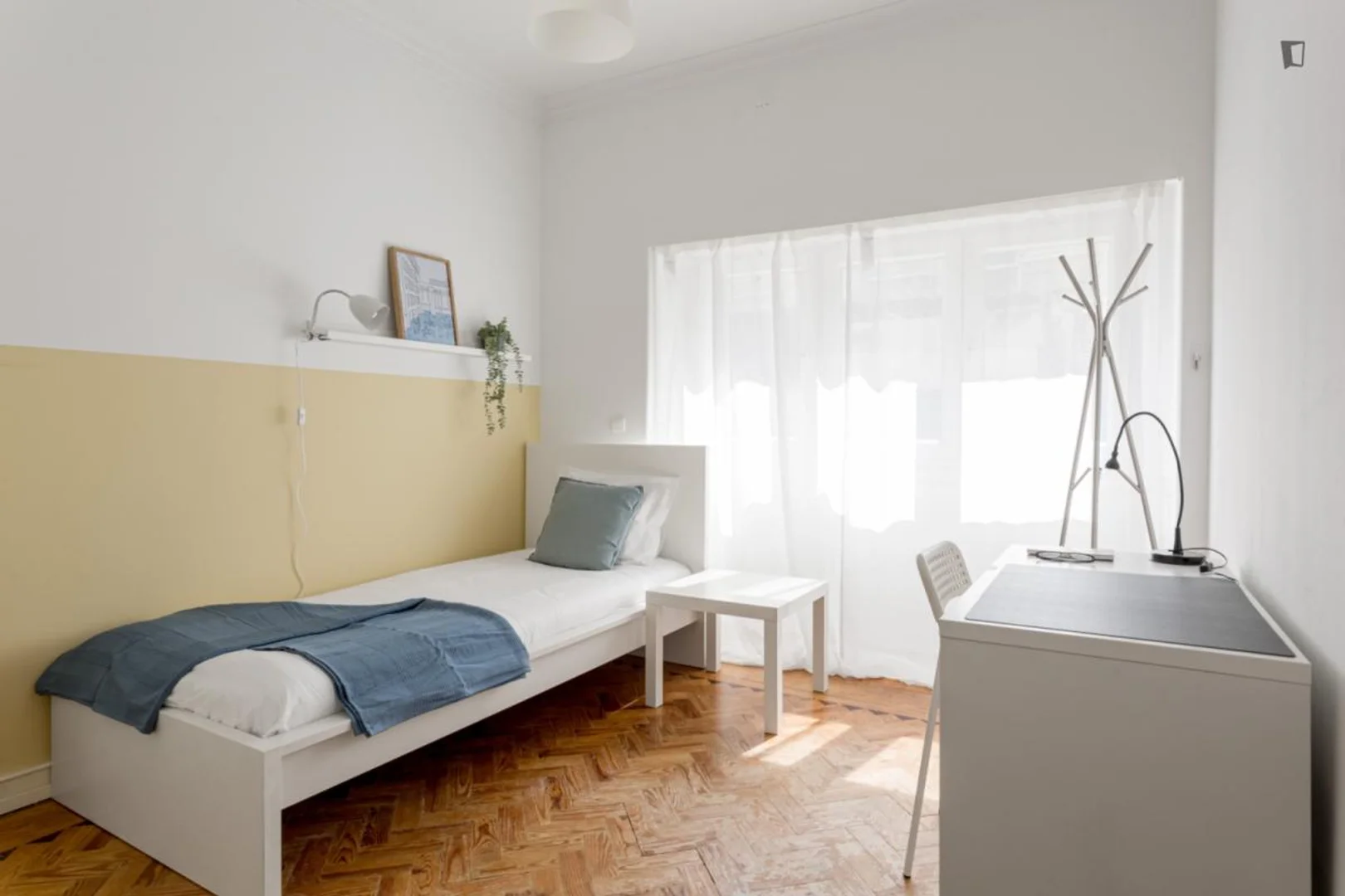 Economical student room with convenient location in 