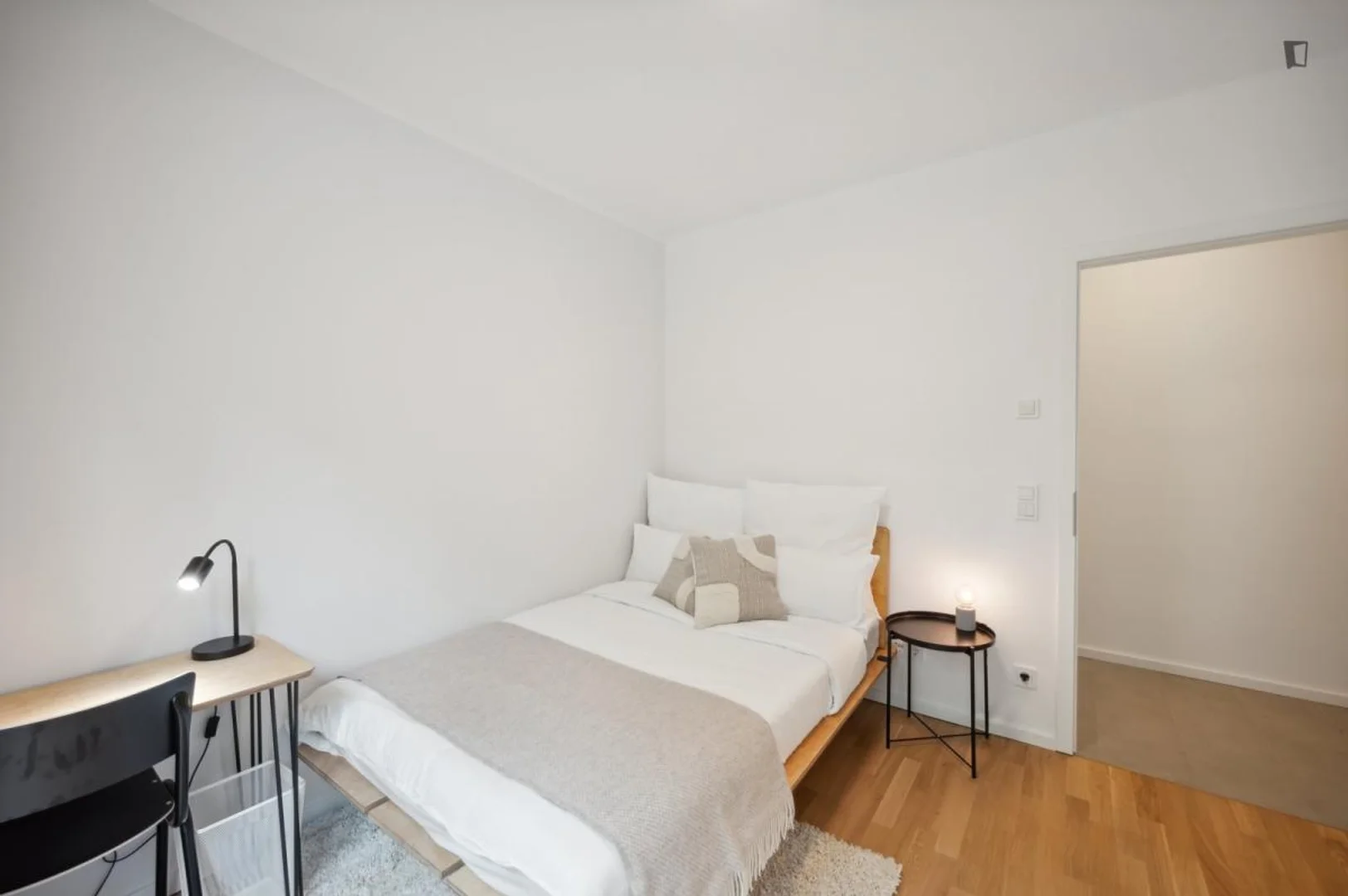 Chambre abordable pour les étudiants avec un bon éclairage dans 