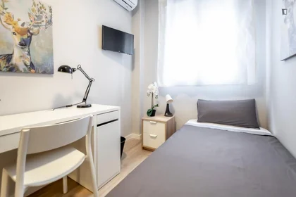 Stanza privata con letto matrimoniale {area}