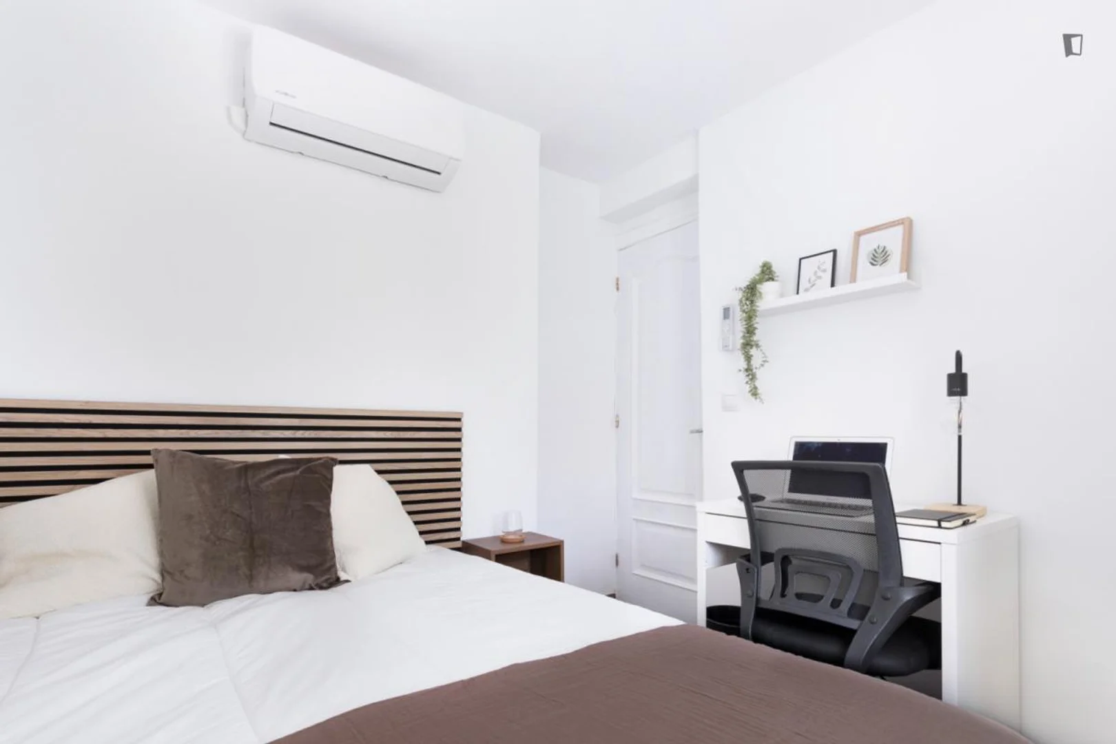 Habitación asequible para estudiantes con buena iluminación en 