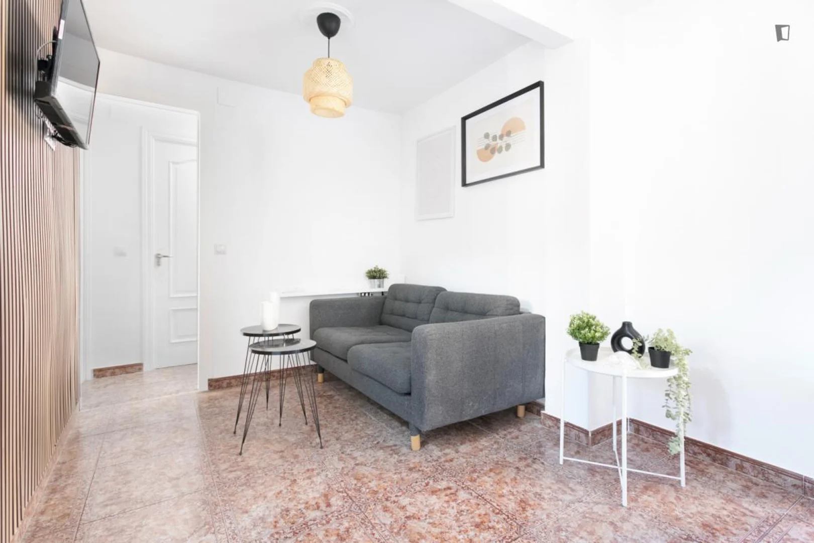 Habitación estudiantil económica cerca del campus en 