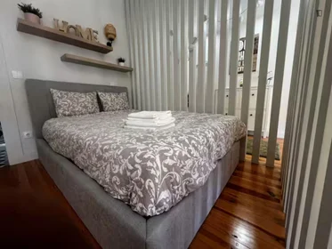 Entire apartment at Rua do Bonjardim, image 1 of 8