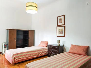 Chambre partagée à Travessa da Bica Velha, image 1 de 32