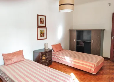 Chambre partagée à Travessa da Bica Velha, image 2 de 32