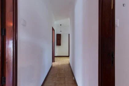 Chambre partagée à Travessa da Bica Velha, image 12 de 32