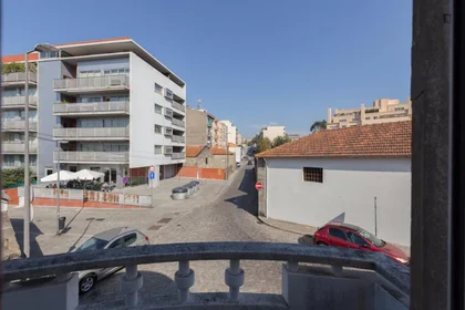 Chambre partagée à Travessa da Bica Velha, image 14 de 32