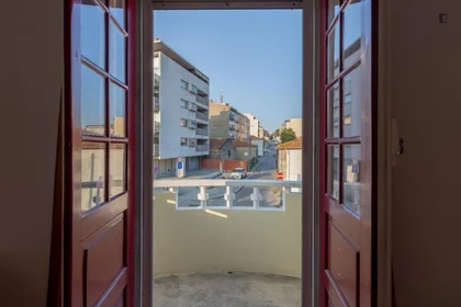Chambre partagée à Travessa da Bica Velha, image 16 de 32